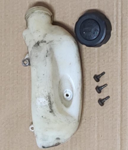 HOMELITE UT09526 310752028 Fuel Tank Assy With Cap (Used)